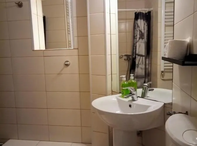 Cozy Downtown Oasis *