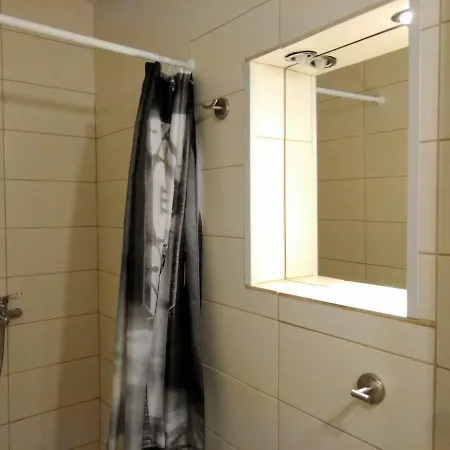 Cozy Downtown Oasis *